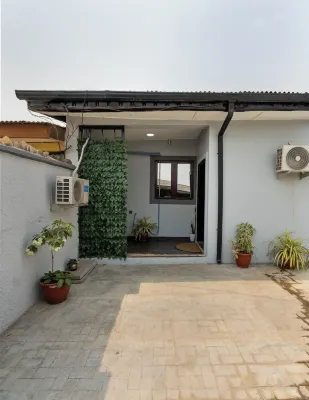 Cozy & Stylish 2BR Bungalow with AC, WiFi & 24/7 Power & Full Kitchen in Lagos. Kalakuta Museum 주변 호텔