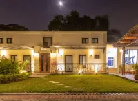 108 Consulado USA *Parking* Loft Praga Apts 3 pax Hotels in Urdesa