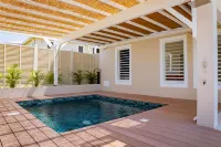 Nid Douillet Avec Piscine, Dans un Jardin Tropical; La Kaza' Naïs