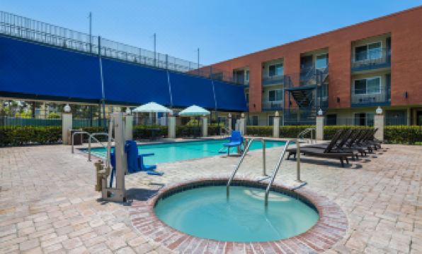Travelodge Inn & Suites by Wyndham Anaheim on Disneyland Dr