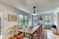 Amagansett Farmhouse Short Walk to Atlantic Ave Beach