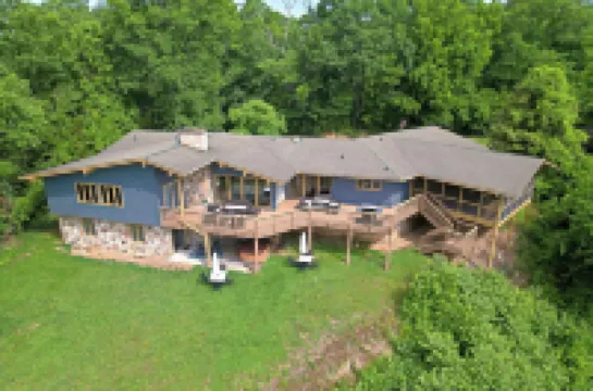 Ultimate Pigeon Forge Getaway 7-Bedroom Retreat Sleeps 20 in the Heart of It All فنادق في 