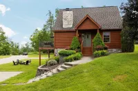 New Private 4Bd on Otsego Golf Course! Ski in and Out! Updated Cozy Log Cabin