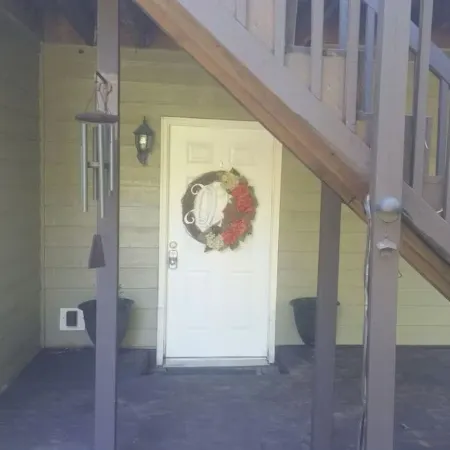 Wooded Oasis: Safe & Secluded 2BR, Full Bath Retreat