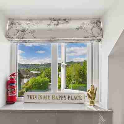 Central Bowness 2-Bed Apt Sleeps 4 with Parking Others