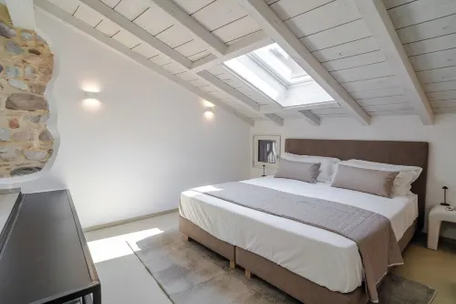 In the heart of the old town in Torri del Benaco 50 mt from the water.