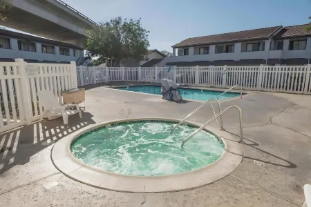 E-Z 8 Motel Old Town