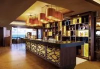 Swiss-Belhotel Waterfront Makassar - bar