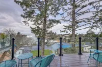 Depoe Bay Townhome w/ Deck & Stunning Ocean Views! - parking