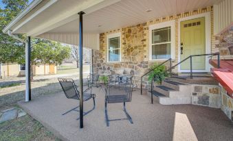 Maries Place - Walk to Subiaco Abbey! - Housity