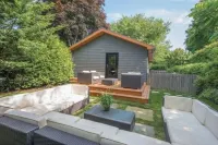 East Hampton (walking distance to village)