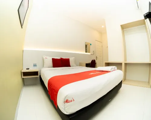 Alice's Homestay Near Unej, Stasiun and Alun-Alun Syariah Hotels in Jember