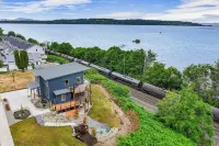 Cedarcrest House Hotels in Blaine