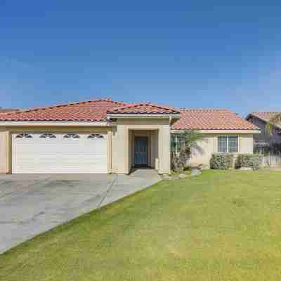 Bakersfield Home w/ Pool Table, Cornhole + More! Hotel Exterior