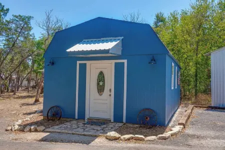 Casa del Avion and Casa Coop