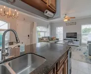 Lovely 2 Bedroom Condo with a Pool and Beach View