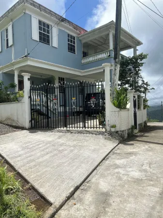 NIZA’S PLACE—Cozy Mountainside Villa with Ocean view.