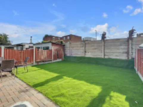 4 Bed - Sleeps 8 - Free Parking - Garden Hotels in Dagenham