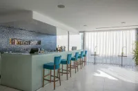 Silver Sands Beach Hotel - bar