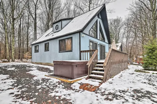 Walk to Arrowhead Lake: Cabin w/ Private Hot Tub! - Pysäköinti
