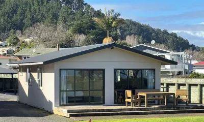 Sunset Motel Hotel dekat Pepper Tree Nursery