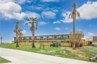 Sea Glass Getaway - Walk to Beach *King Bed* - con encanto