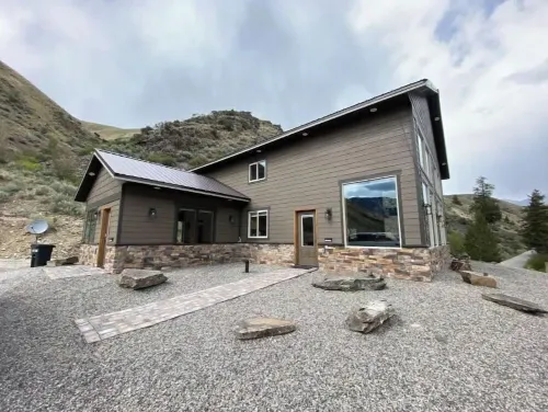 Elegant Cabin- Northfork Idaho Salmon River, Reunions, Secluded. Quiet. Views