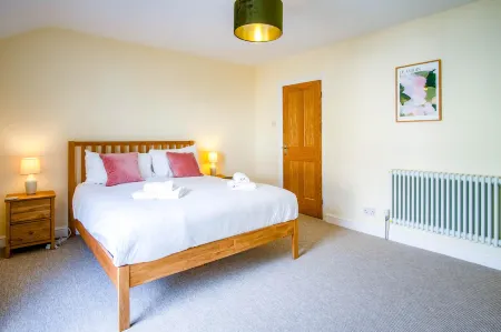 Woodville Road - 2 Bedroom House - Mumbles Отели рядом с достопримечательностью «Заказник Мамблс Хилл Локал»