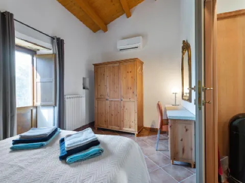 Apartment in Ripabottoni with Panoramic Views Hotels in 