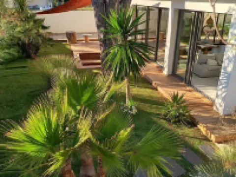 CASA LUMA between the sea and Montpellier Hotels in Lattes