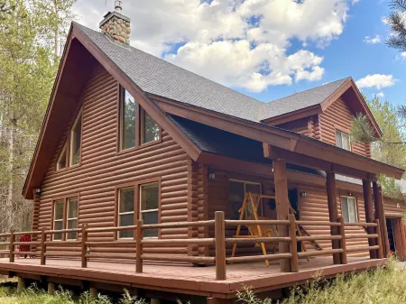 Scruffy Bear Lodge-Bills Island-32mi Yellowstone-Lake Access+Game Room+Fire Pit!