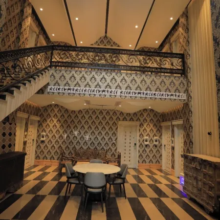 THE ROYAL VENETIAN
