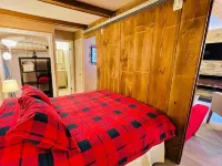 Rustic Mountainside Chalet Hotels in Blue Mountains