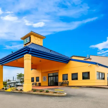 Super 8 by Wyndham Mason