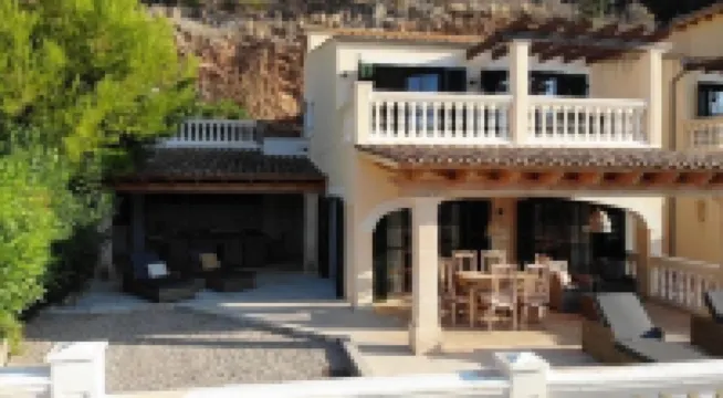 Casa Suliar with Shared Pool & Fantastic Panoramic Harbour View