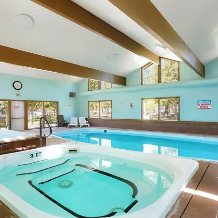 2Br Lake Dillon Escape w/ Pool & Hot Tub!