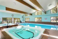 2Br Lake Dillon Escape w/ Pool & Hot Tub!