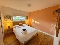 Boutique Style 1956-Mcm Home with Hot Tub in SE Boise!