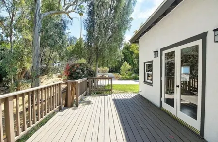 NEW! Private Guesthouse w/ shared pool & fire pit Отели рядом с достопримечательностью «Калифорнийский университет в Риверсайде»