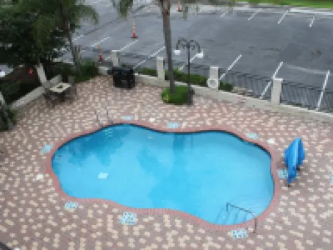 ホリデイ イン エクスプレス & スイーツ アリス by IHG アリスのホテル