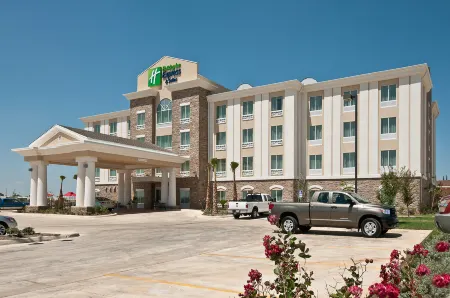 Holiday Inn Express & Suites PEARSALL by IHG