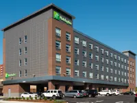 Holiday Inn BOSTON LOGAN AIRPORT - CHELSEA by IHG Hotels in Chelsea