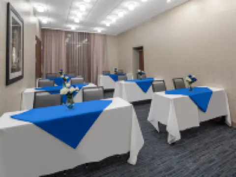 Holiday Inn Express & Suites CHICO by IHG Hotel di Chico