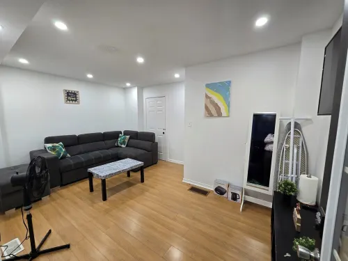 Clean precious house Hotels in Ajax