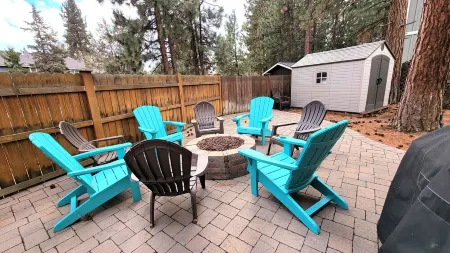 5 Minute Drive to Downtown Bend, Dog Friendly Отели рядом с достопримечательностью «Хай Десерт Музеум»