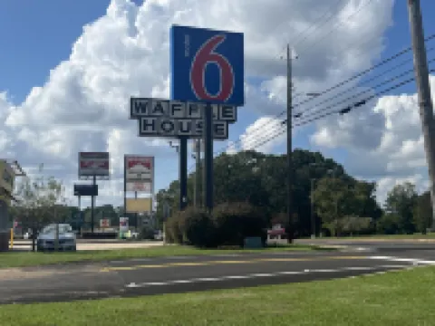 Motel 6 - McComb, MS