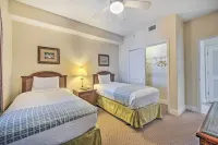 Sunny Orlando Condo w/ Balcony ~ 1 Mi to Disney! Hotel in zona Basilica of the National Shrine of Mary, Queen of the Universe