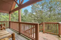Simons Treetop Cabin 2 Bdr in Popular Resort!