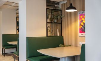 Student Only, Elegant Bronze Studio in Paddington