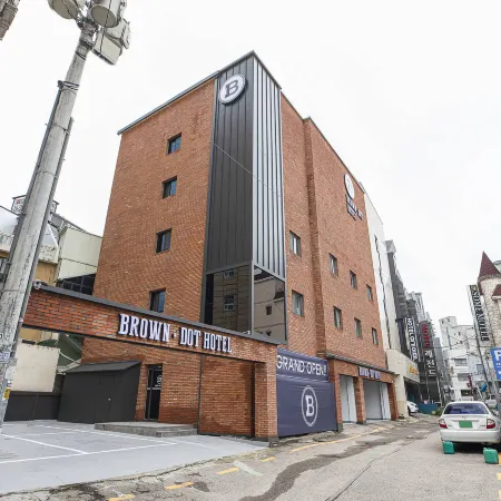 Brown Dot Hotel Suwon Jeongja Branch Отели рядом с достопримечательностью «Парк Мансок»